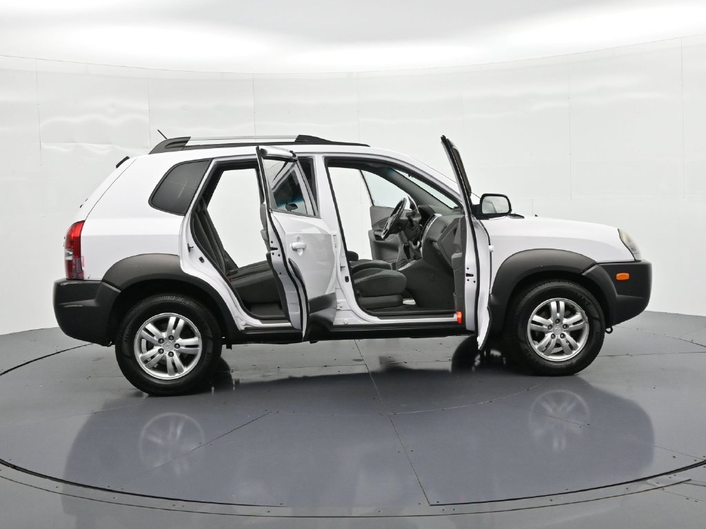 Used 2006 White Hyundai Limited image 22