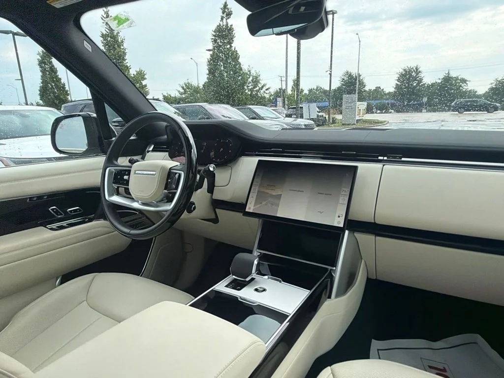 Used 2025 Batumi Gold Premium Metallic Land Rover SE image 14