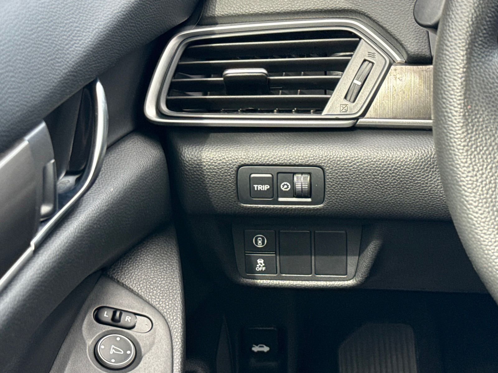 Used 2018 White Honda LX image 22