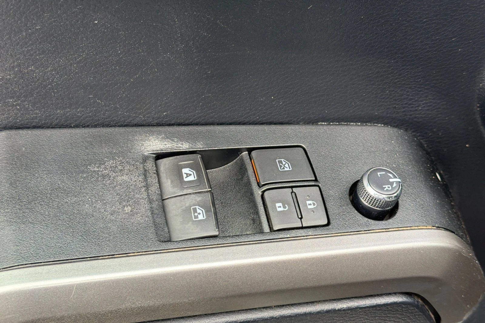 Used 2018 White Toyota SR5 image 14