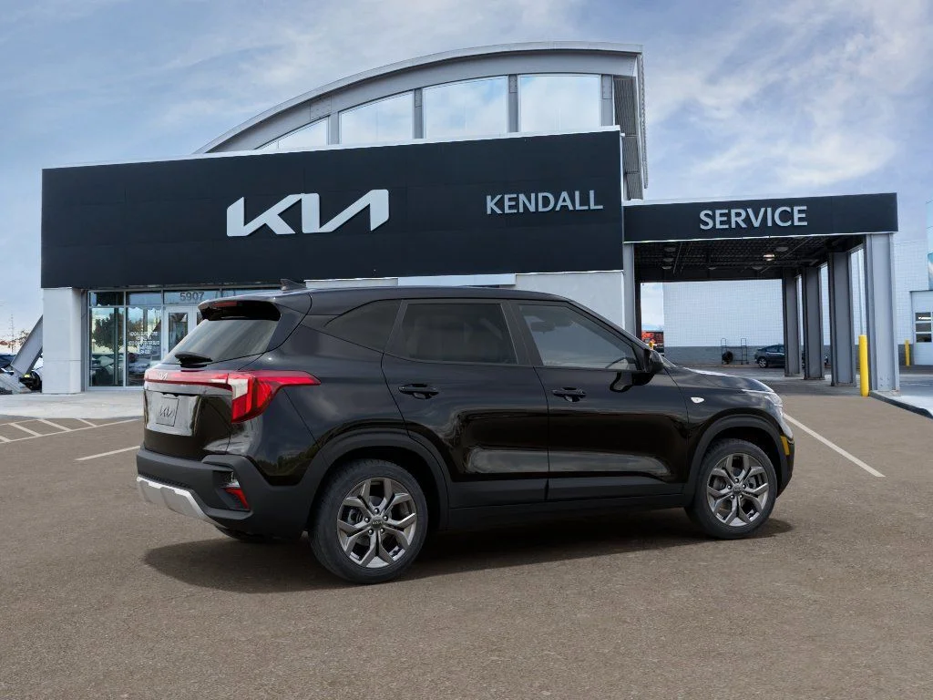 New 2026 Fusion Black Kia LX image 6