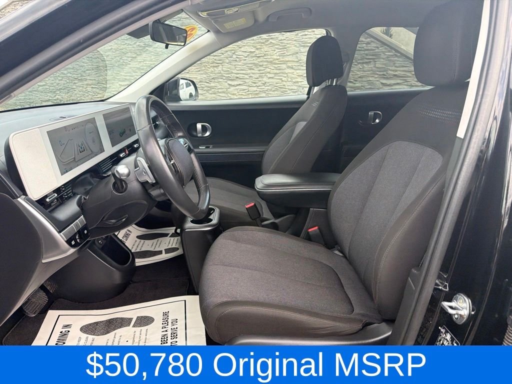 Used 2023 Black Hyundai SE image 10