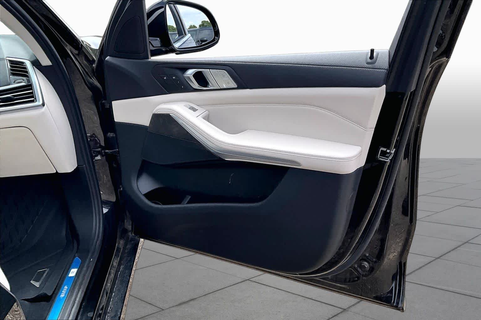 Used 2022 Black Sapphire Metallic BMW xDrive40i image 20
