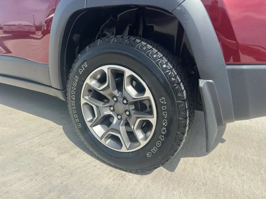 Used 2021 Velvet Red Pearlcoat Jeep Trailhawk image 8