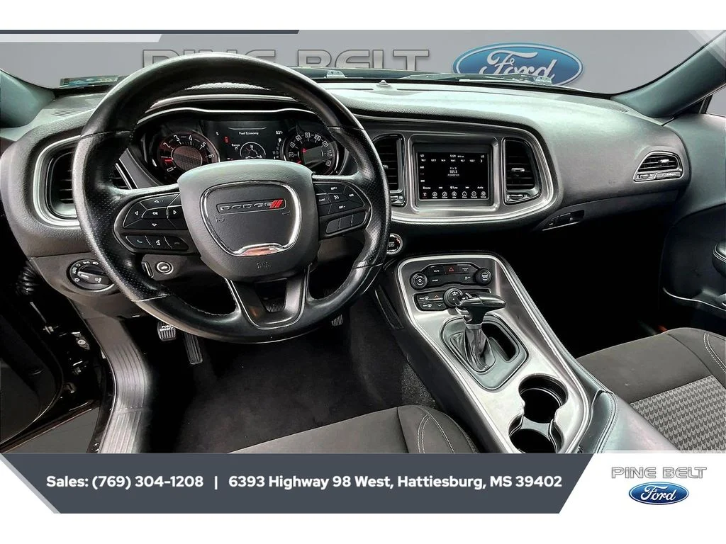 Used 2020 Pitch Black Clearcoat Dodge SXT image 13
