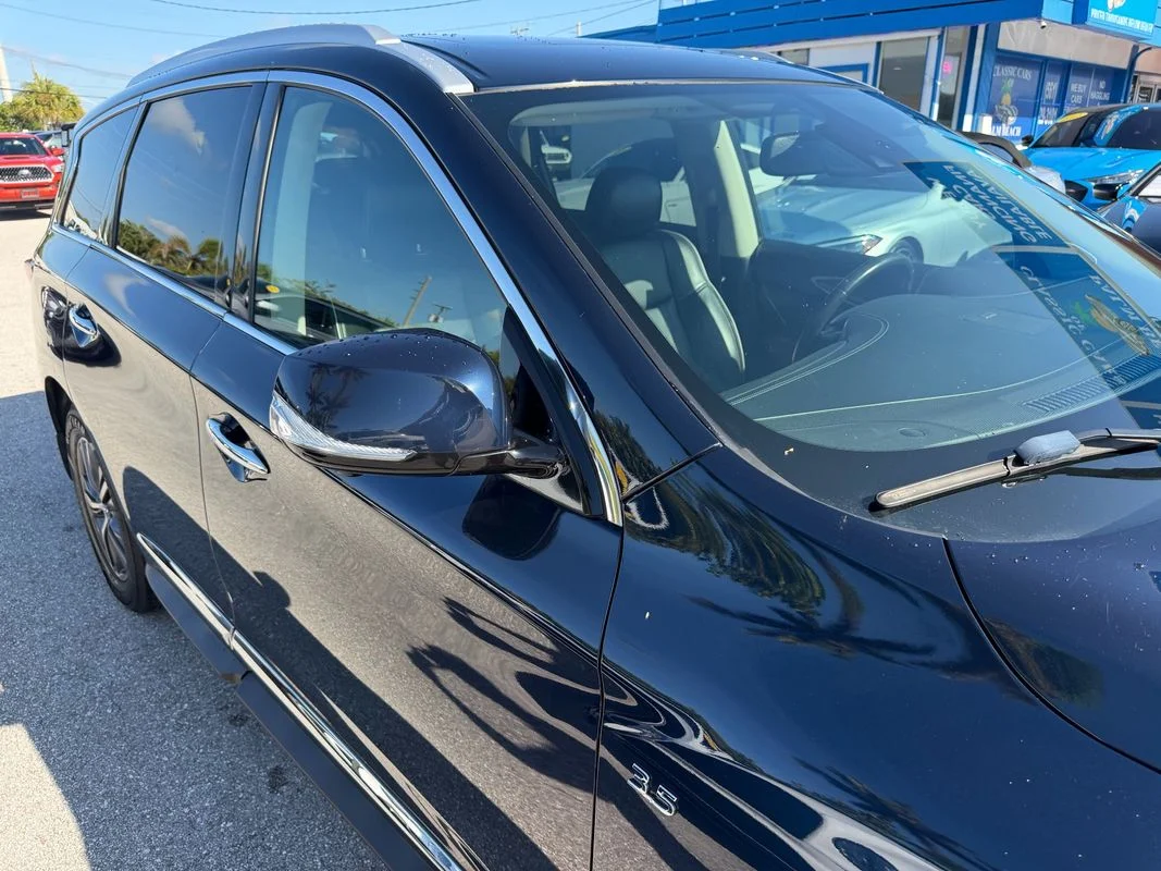 Used 2019  INFINITI LUXE image 9