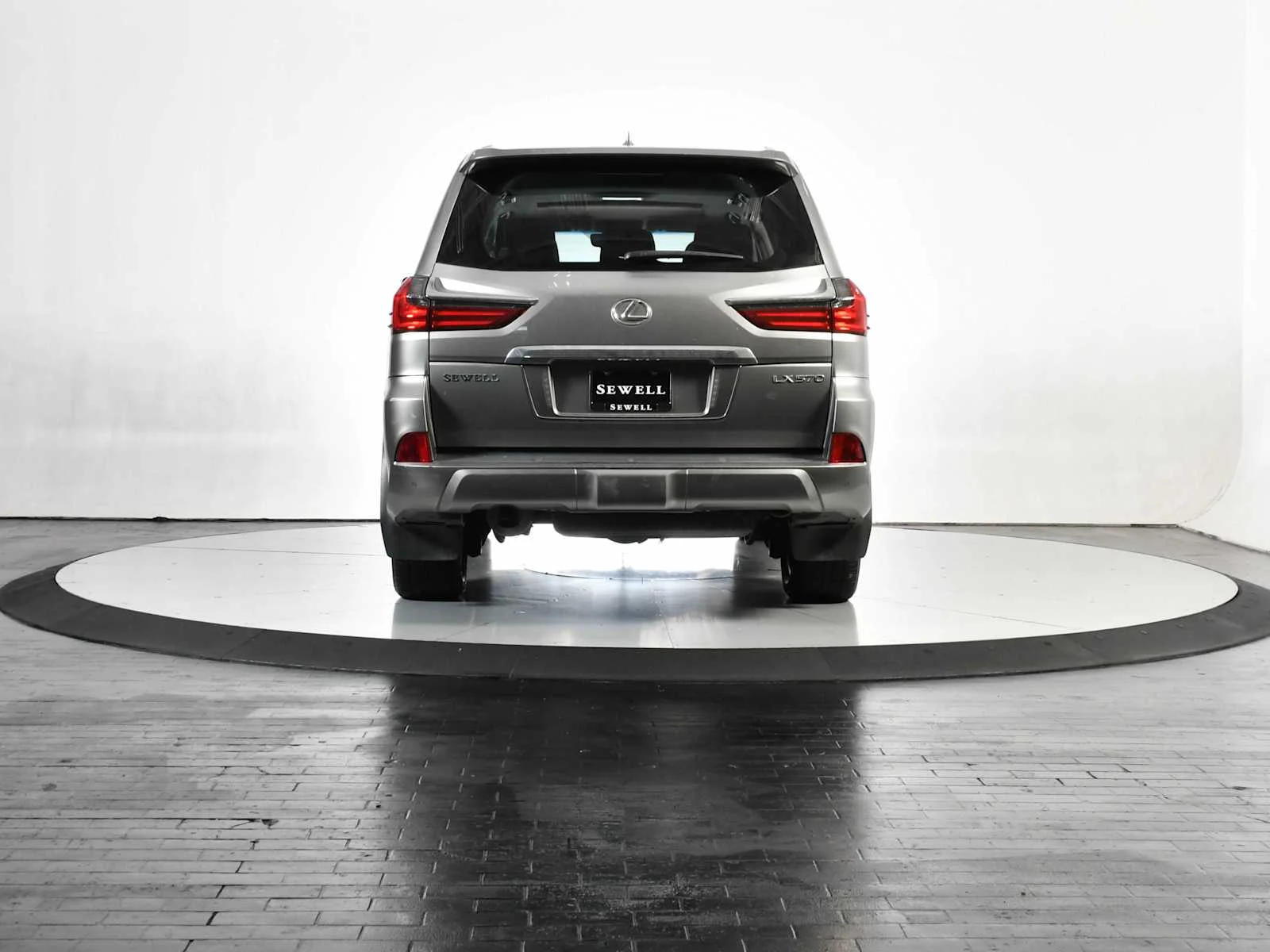 Used 2019 Atomic Silver Lexus  image 5