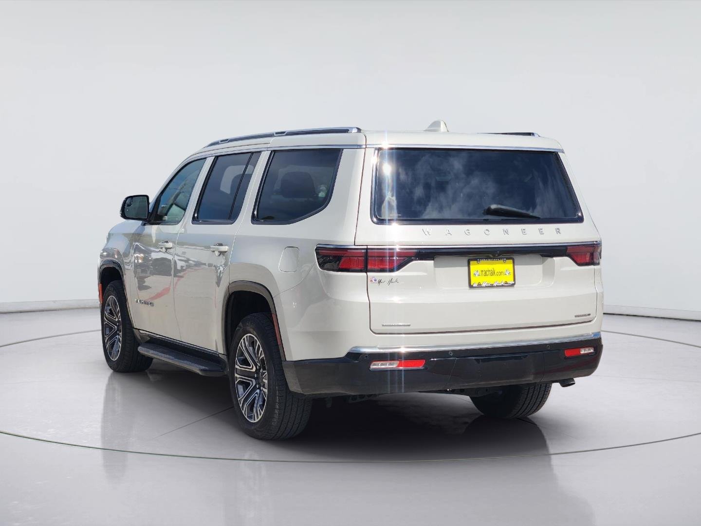 2022 Jeep Wagoneer photo 7 of 35