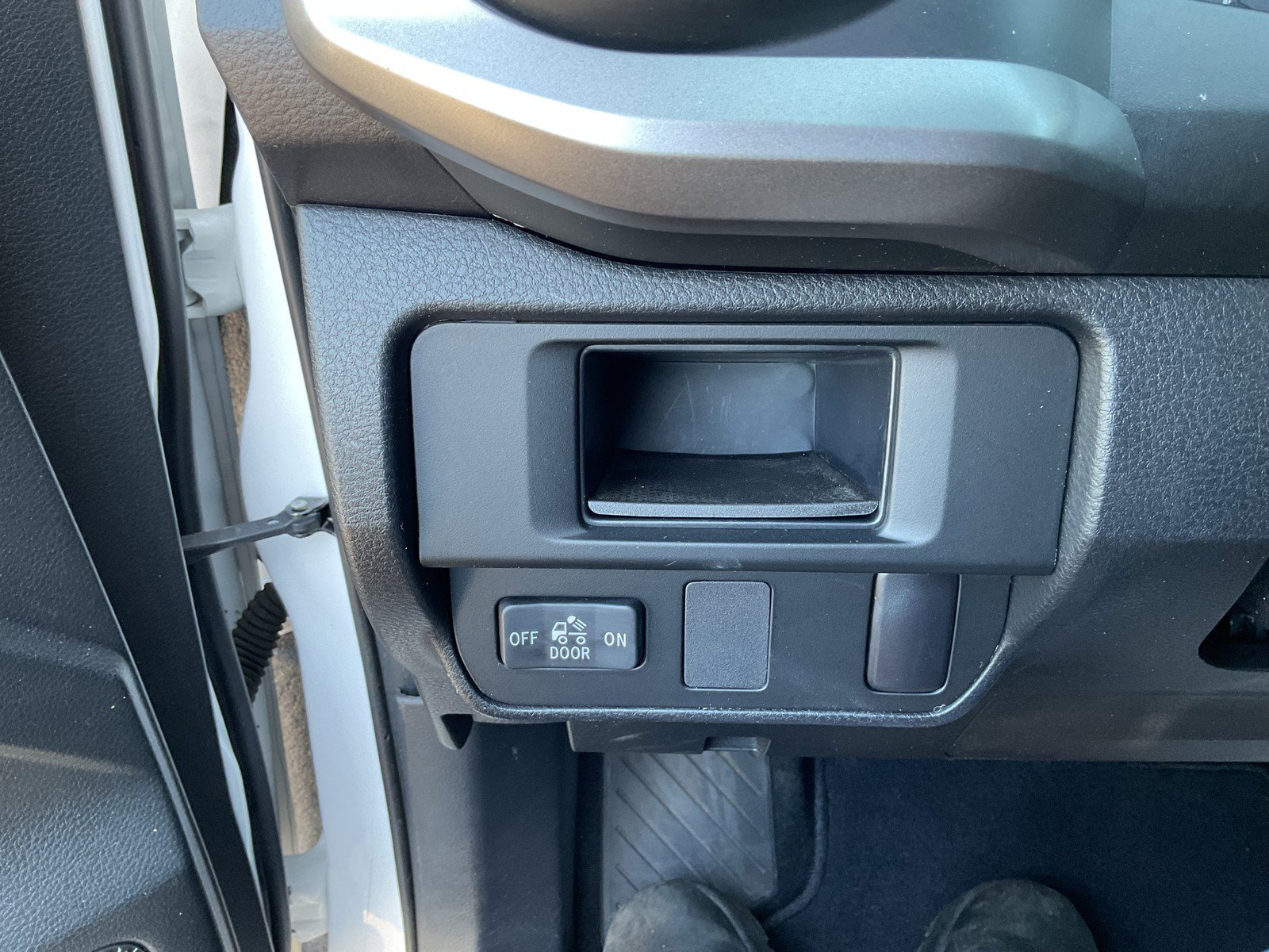 Used 2017 Super White Toyota SR5 image 22