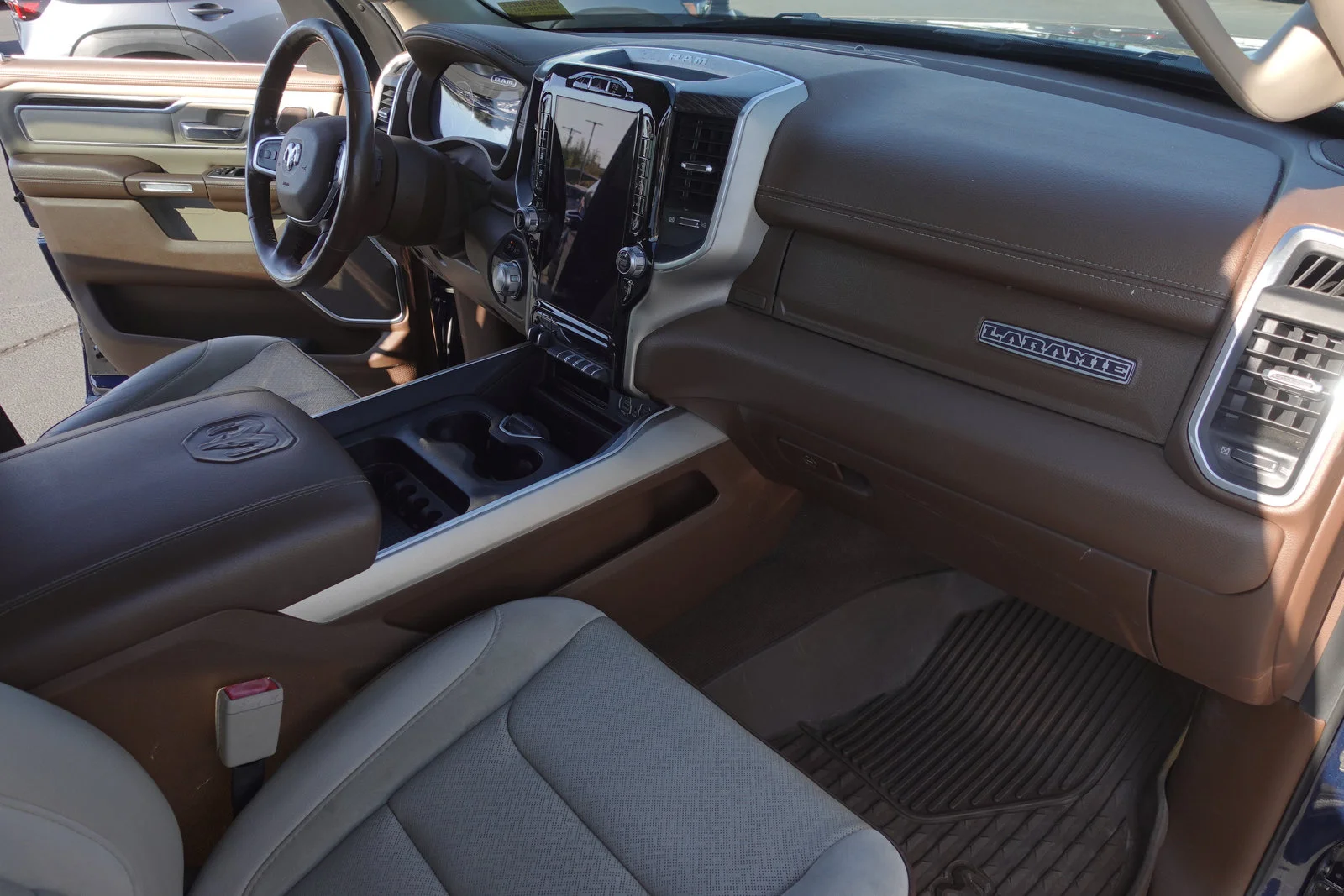 Used 2020 Patriot Blue Pearlcoat Ram Laramie image 13