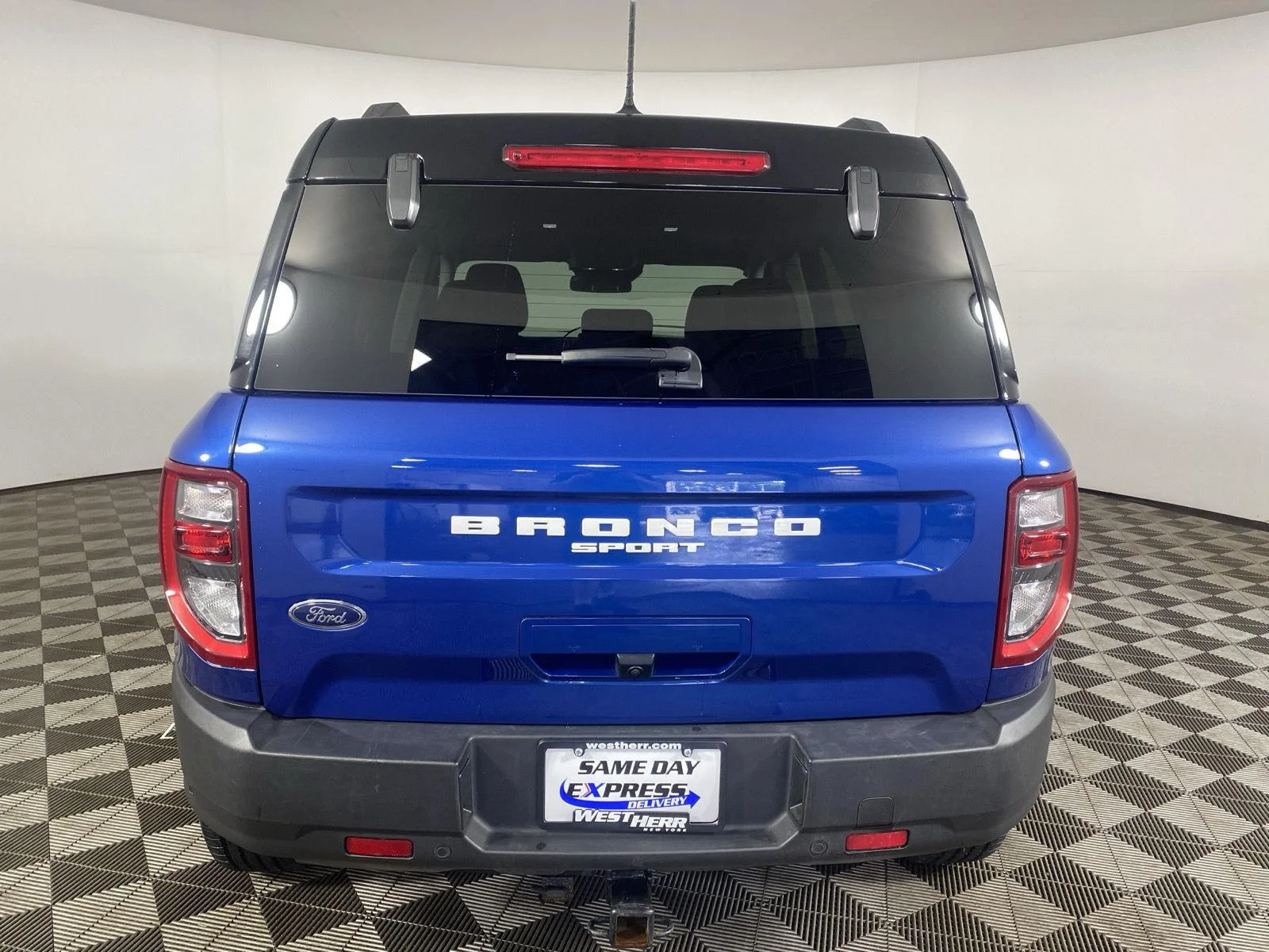 Used 2024 Atlas Blue Ford Outer Banks image 6