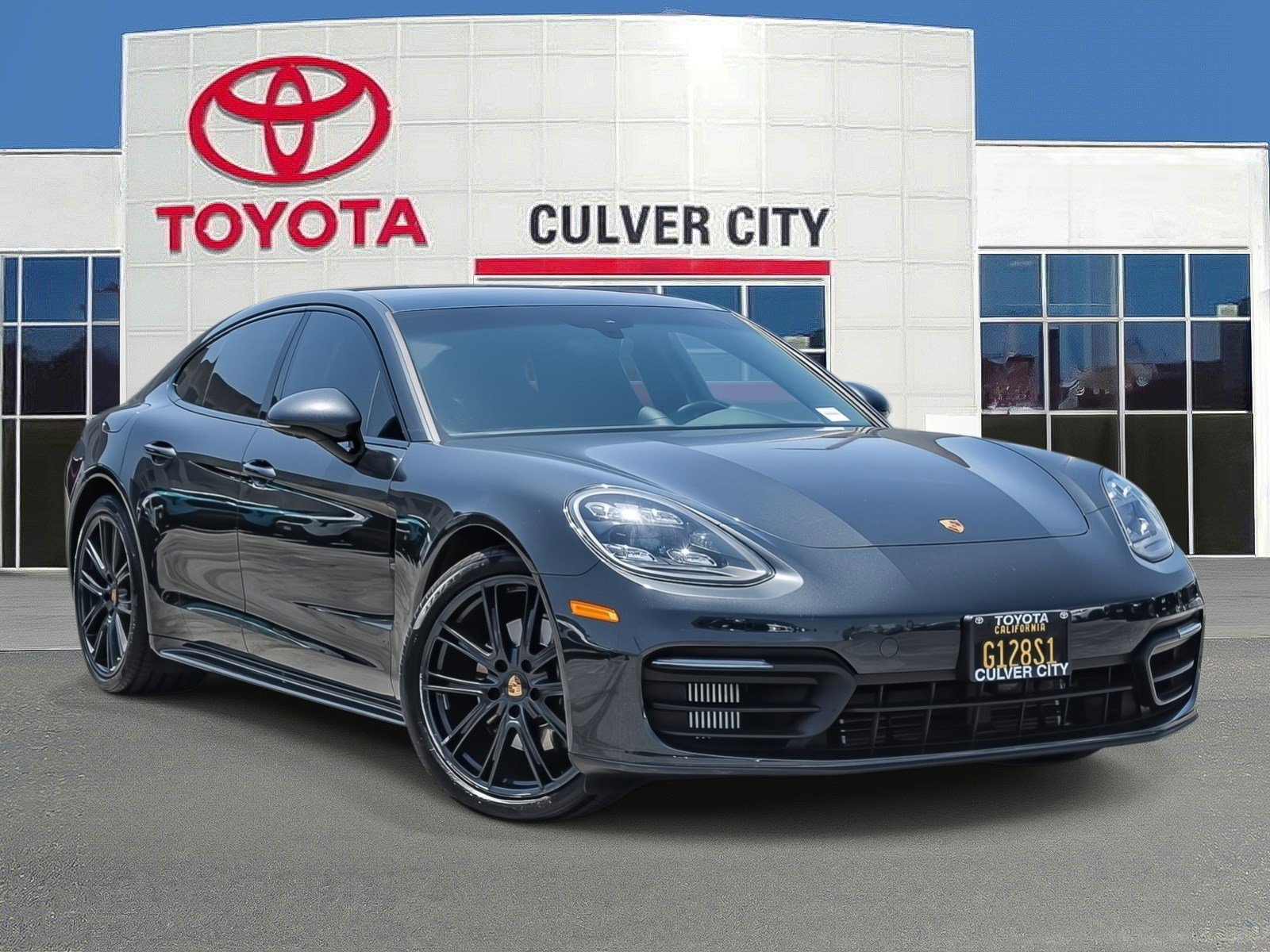 2022 Porsche Panamera Platinum Edition's photo