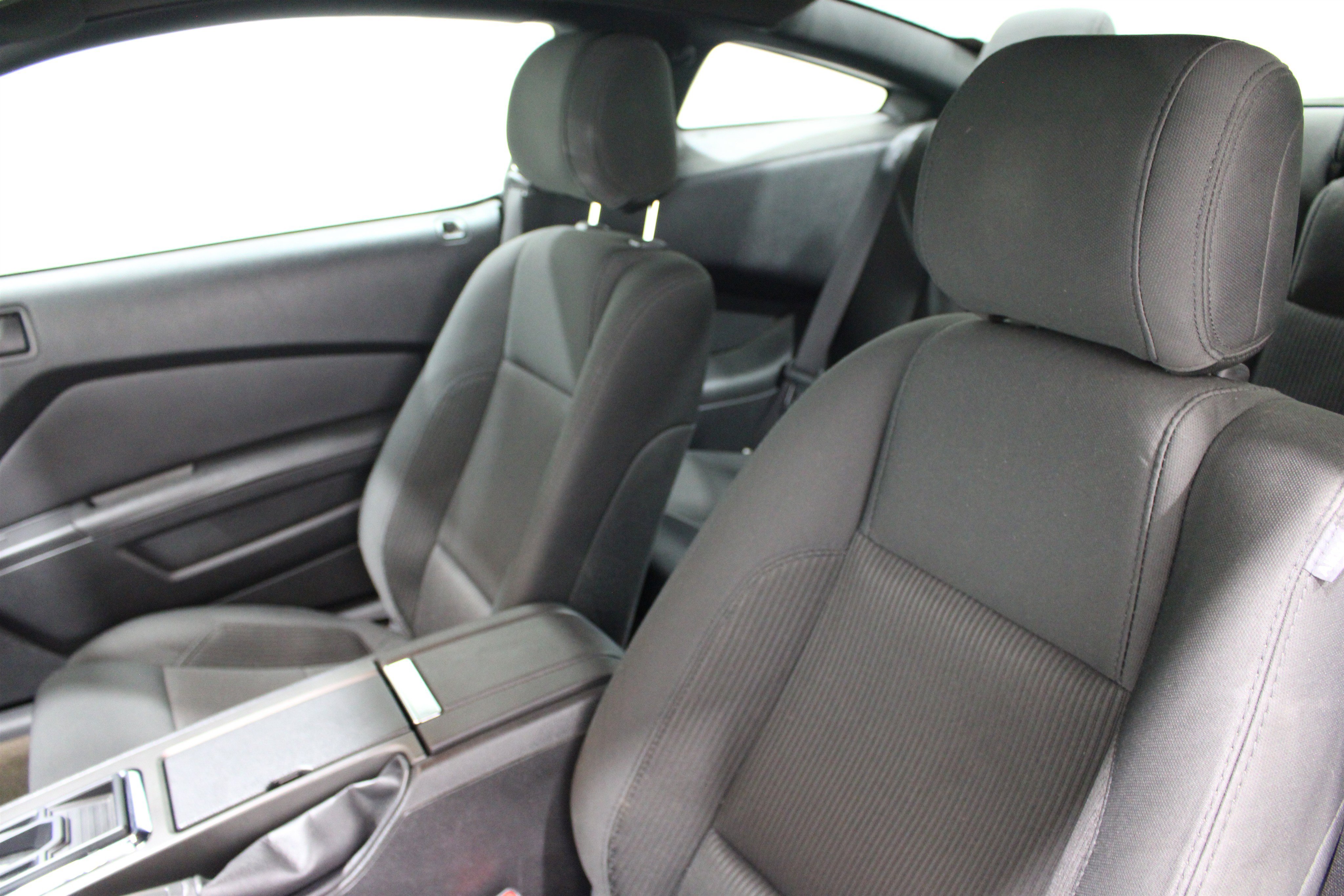Used 2013 Black Ford V6 image 4