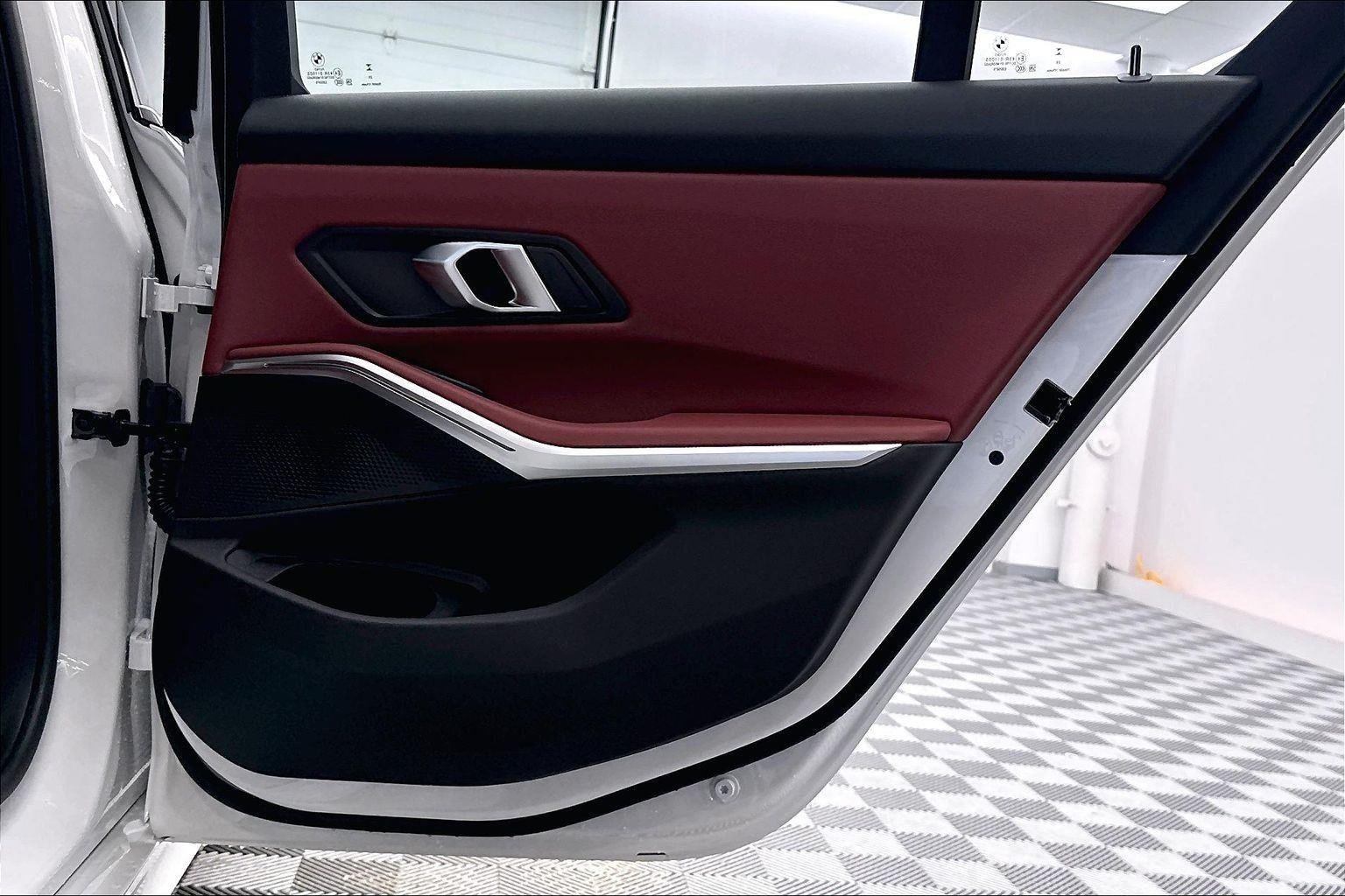 New 2026 Mineral White Metallic BMW 330i xDrive image 32