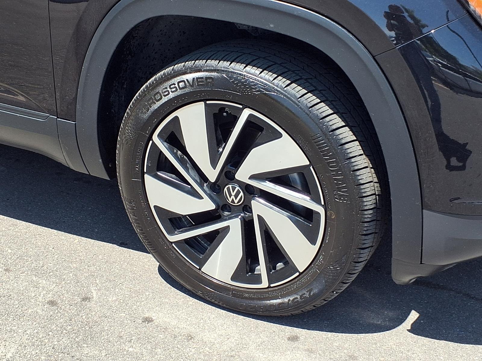 Certified Used 2025  Volkswagen SE image 27