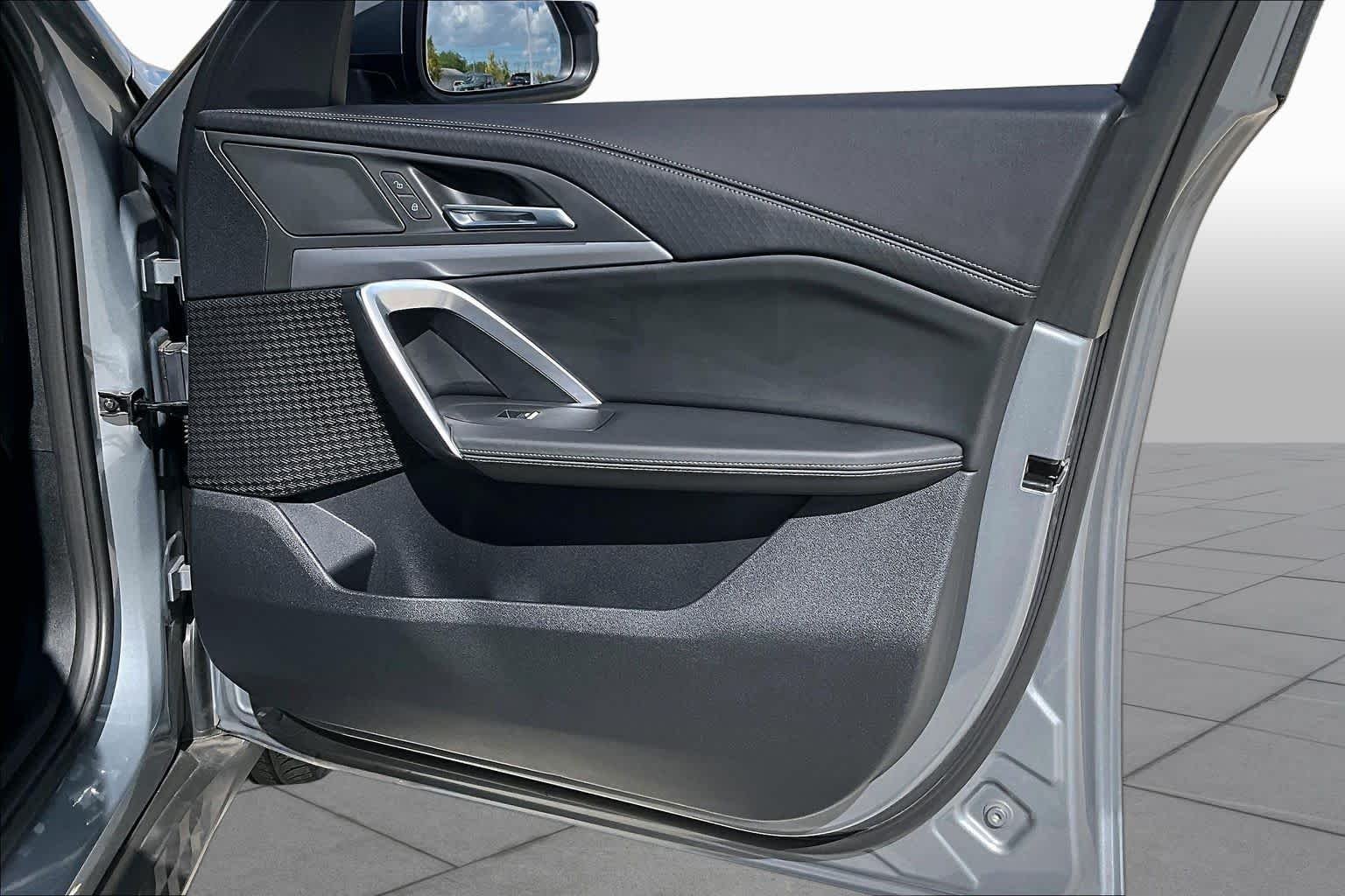 Used 2026 Skyscraper Grey Metallic BMW xDrive28i image 25