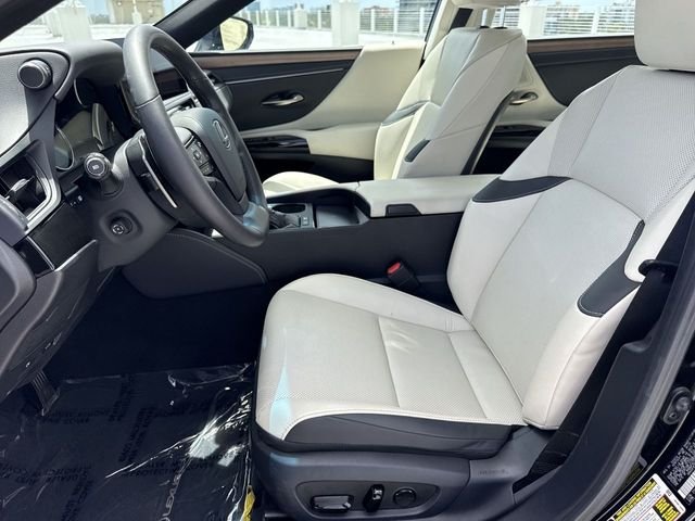 Certified Used 2024 OBSIDIAN Lexus 300h image 11