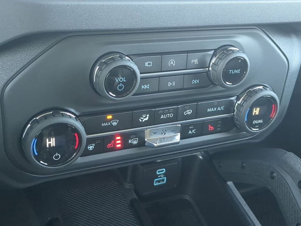 New 2025 Carbonized Gray Metallic Ford Badlands® image 50