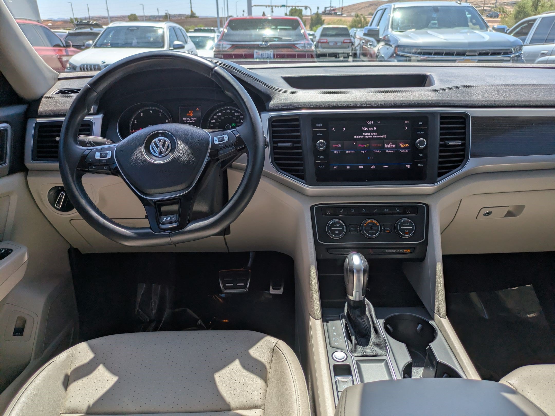 Used 2019 Fortana Red Metallic Volkswagen 3.6L V6 SE w/Technology R-Line image 26