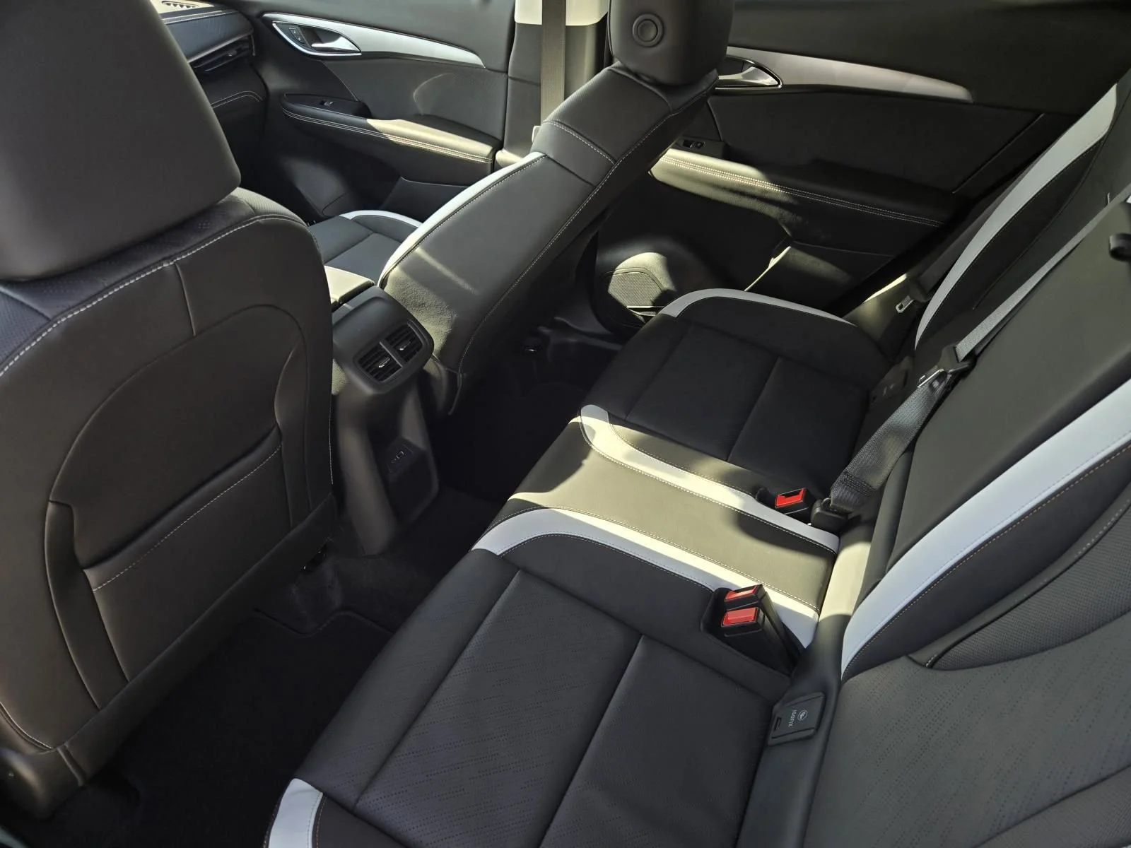 2026 Buick Envision Sport Touring - Photo 6
