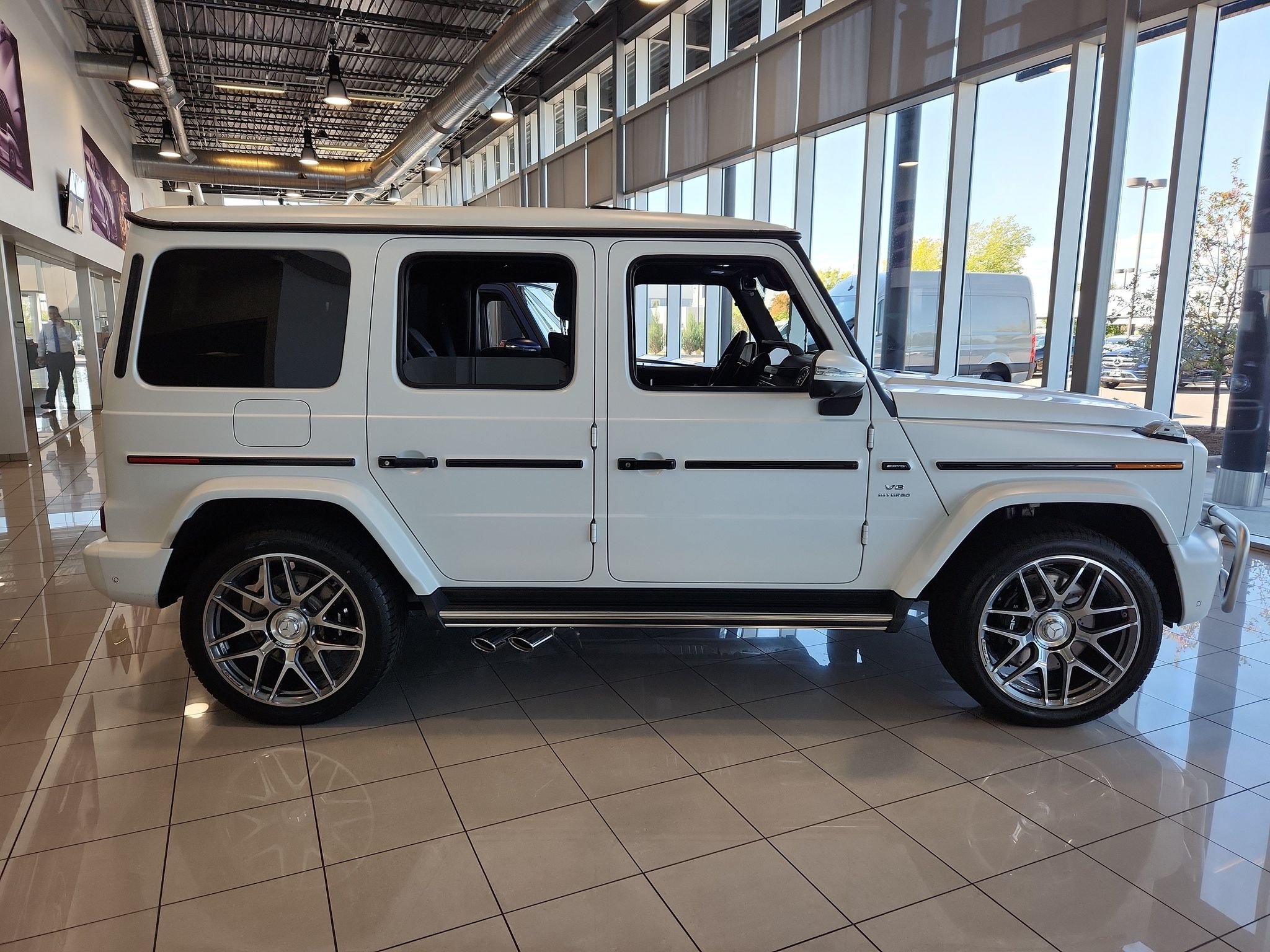 New 2027 MANUFAKTUR Moonlight White Magno Mercedes-Benz AMG® G 63 image 2