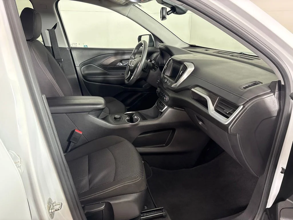 Used 2024 White GMC SLE image 18