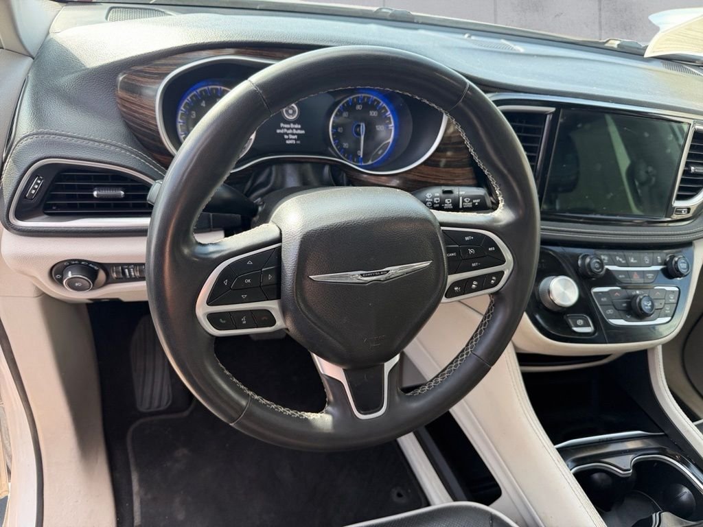 Used 2022 White Chrysler Limited image 12