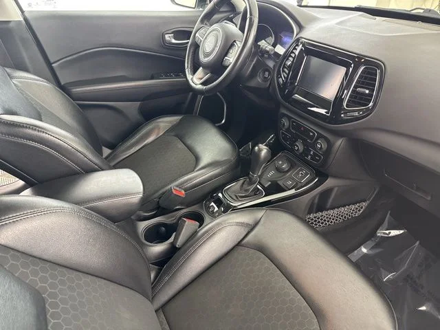 Used 2018 White Jeep Latitude image 21