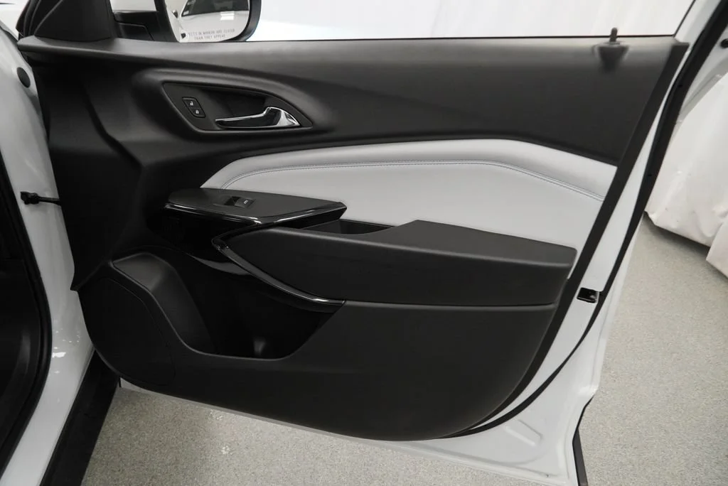 New 2026 Summit White Chevrolet LT image 28