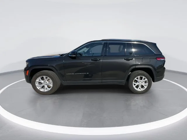 Used 2023 Brown Jeep Limited image 4