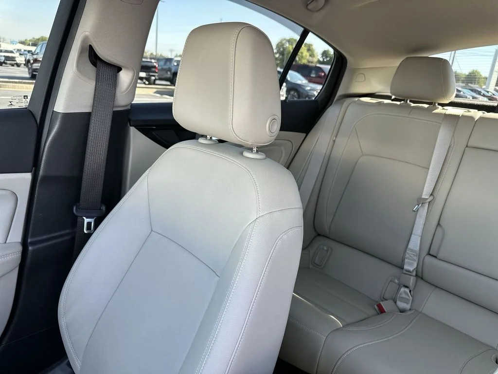 Used 2018 Silver Buick Essence image 12