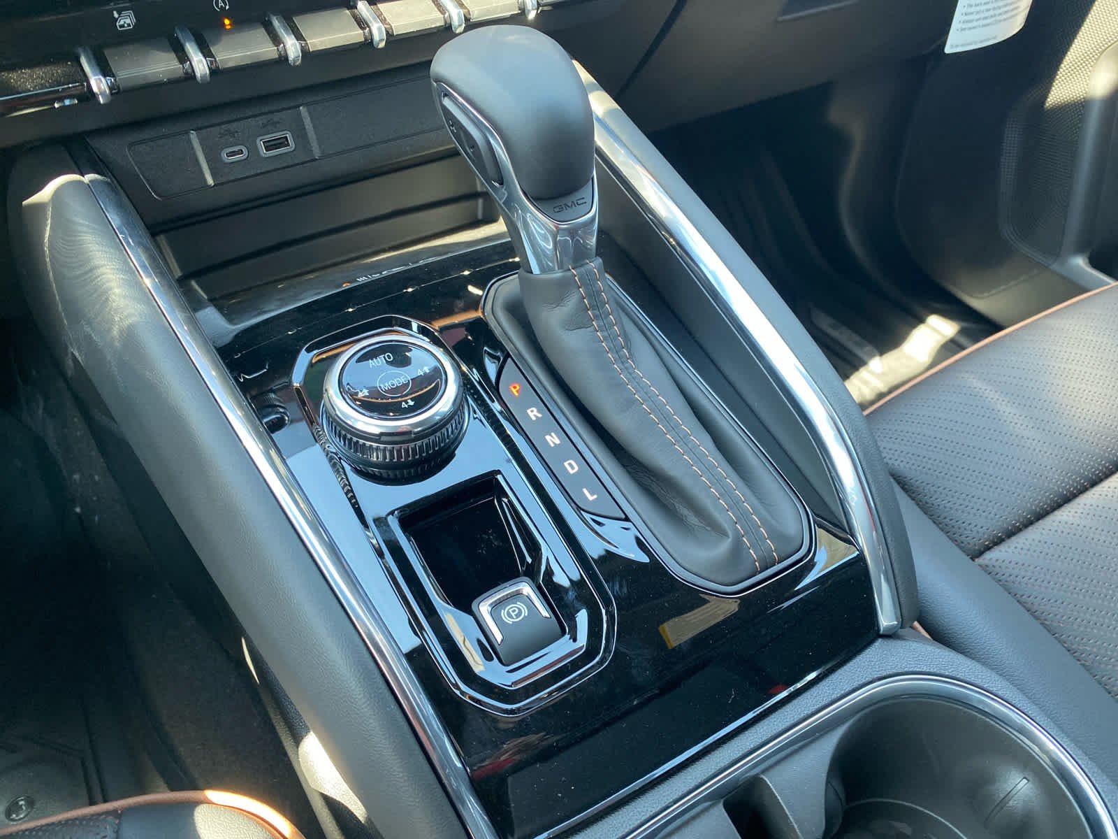 2026 GMC Canyon AT4 - Photo 18
