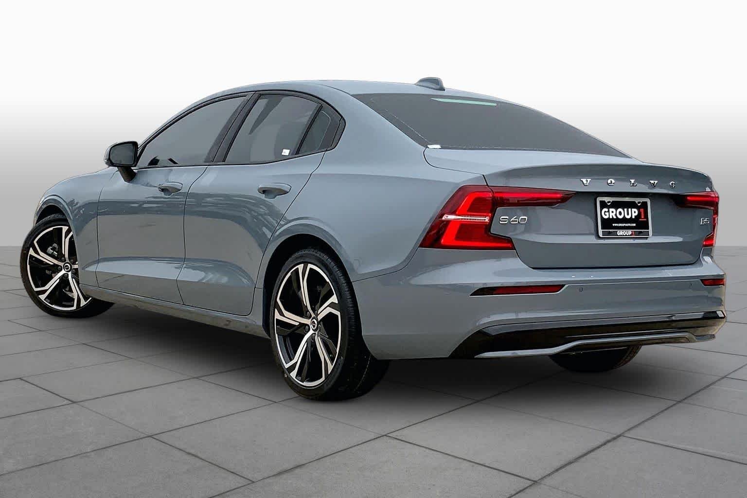 Used 2023 Thunder Grey Metallic Volvo Core Dark Theme image 12