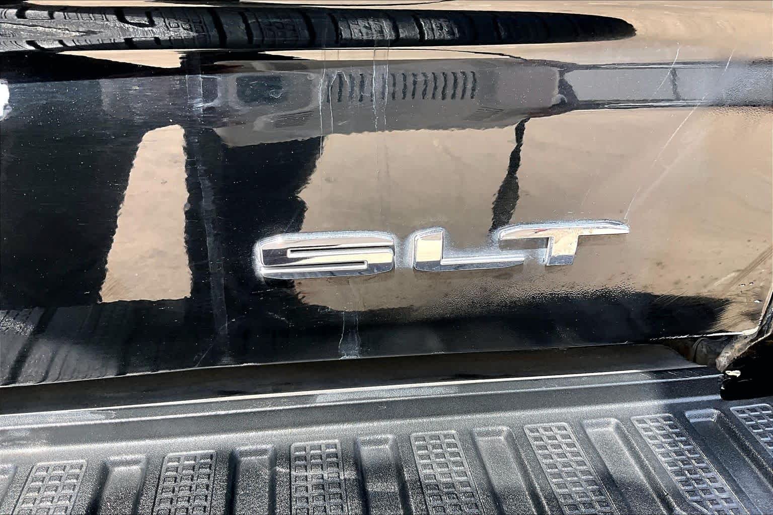 Used 2020 ONYX BLACK GMC SLT image 10