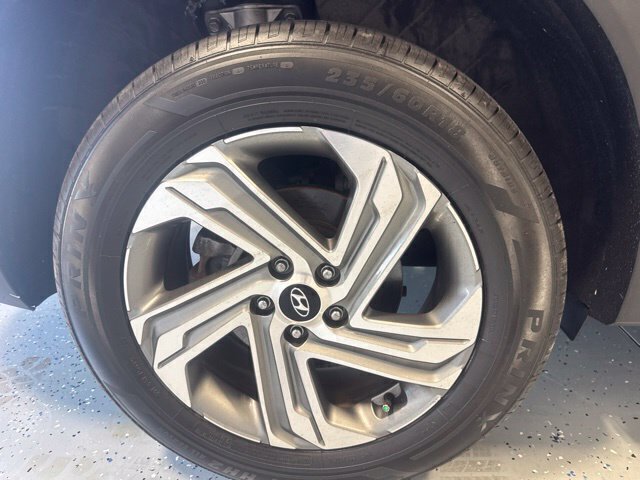 Used 2022 Black Hyundai SEL image 6
