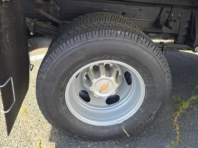 New 2026 Summit White Chevrolet Work Truck image 15