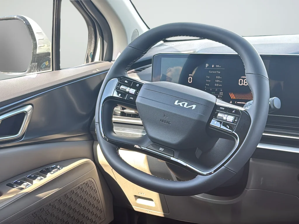 New 2027 Ceramic Silver Kia LXS image 36