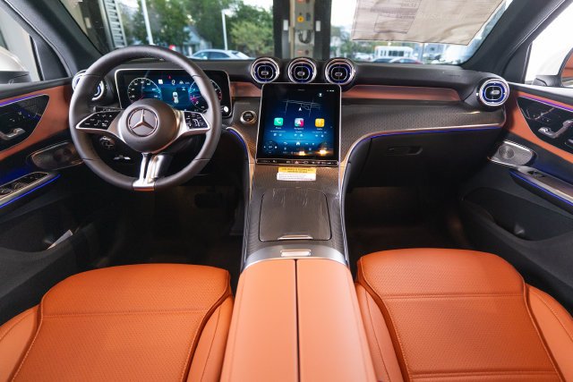 New 2027 Polar White Mercedes-Benz GLC 300 image 12
