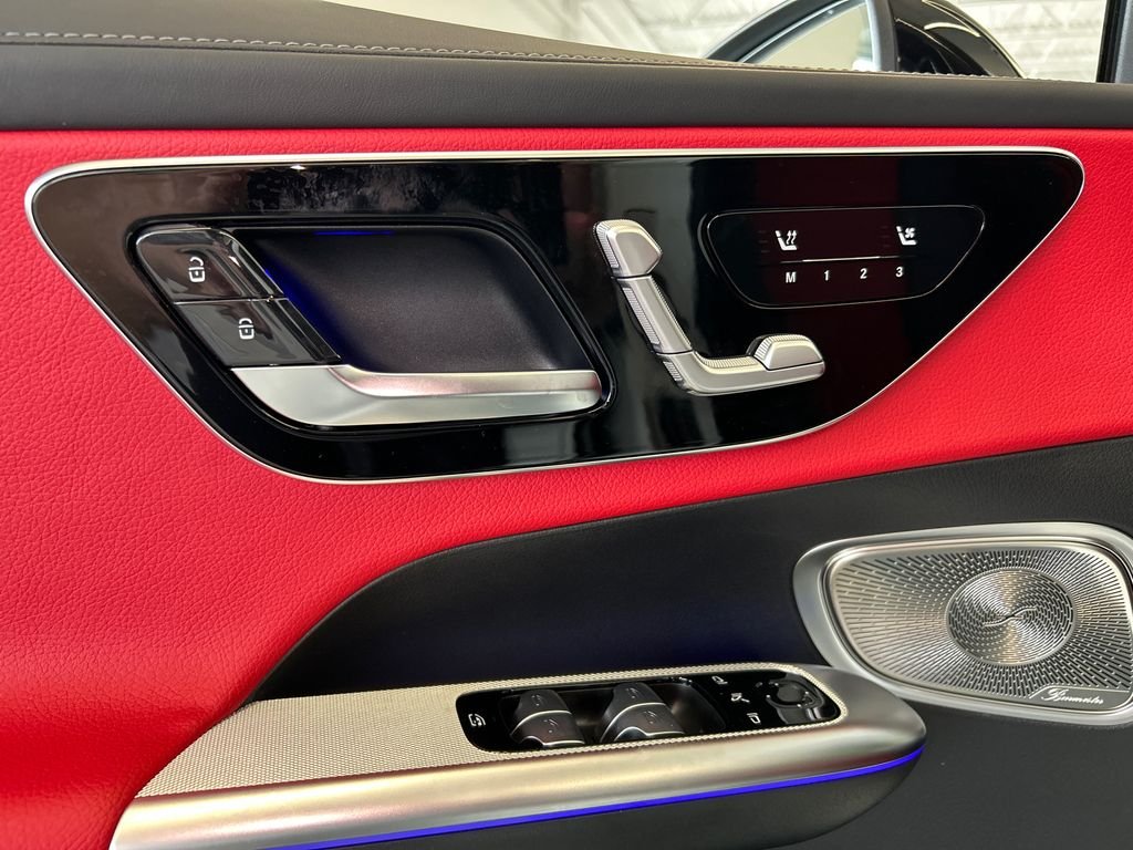 New 2027 Polar White Mercedes-Benz GLC 300 image 11