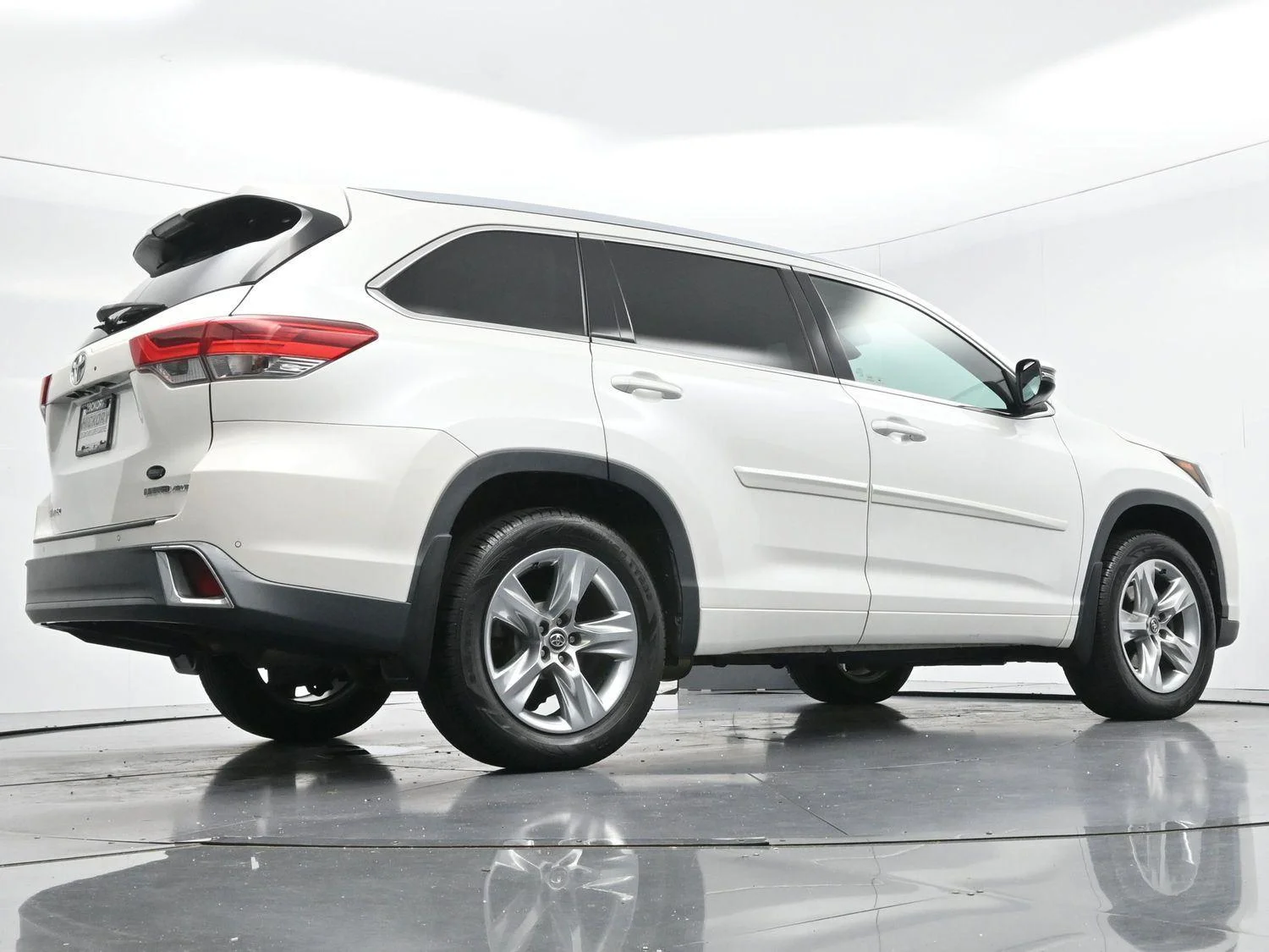 Used 2017 Blizzard Pearl Toyota Limited image 59