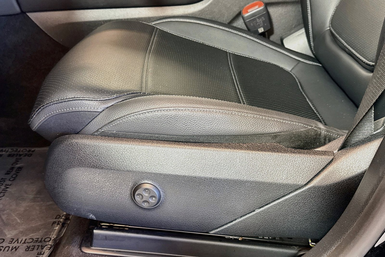 Used 2024 Obsidian Black Metallic Mercedes-Benz GLC 300 image 18