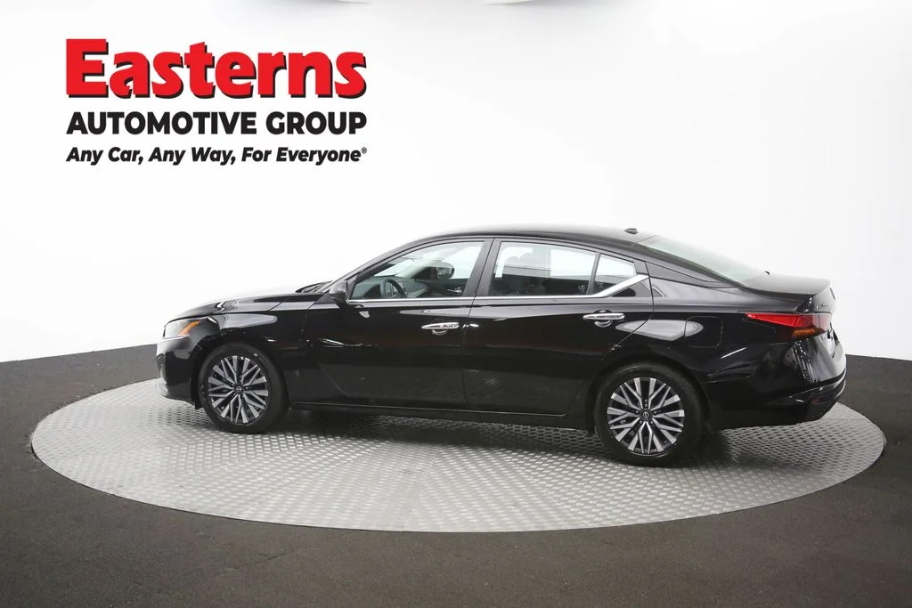 Used 2025 Black Nissan 2.5 SV image 59
