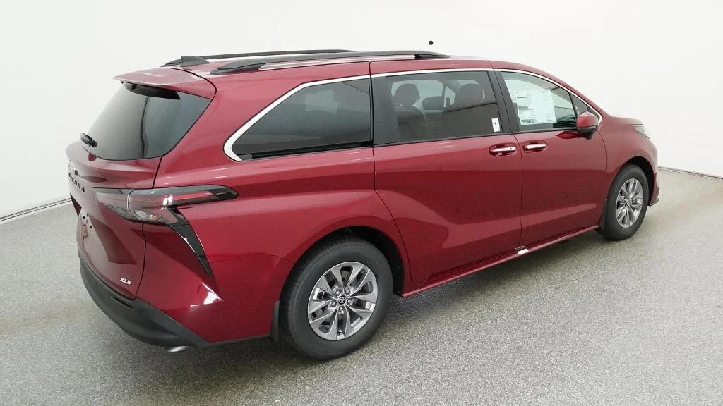New 2026 Ruby Flare Pearl Toyota XLE image 18
