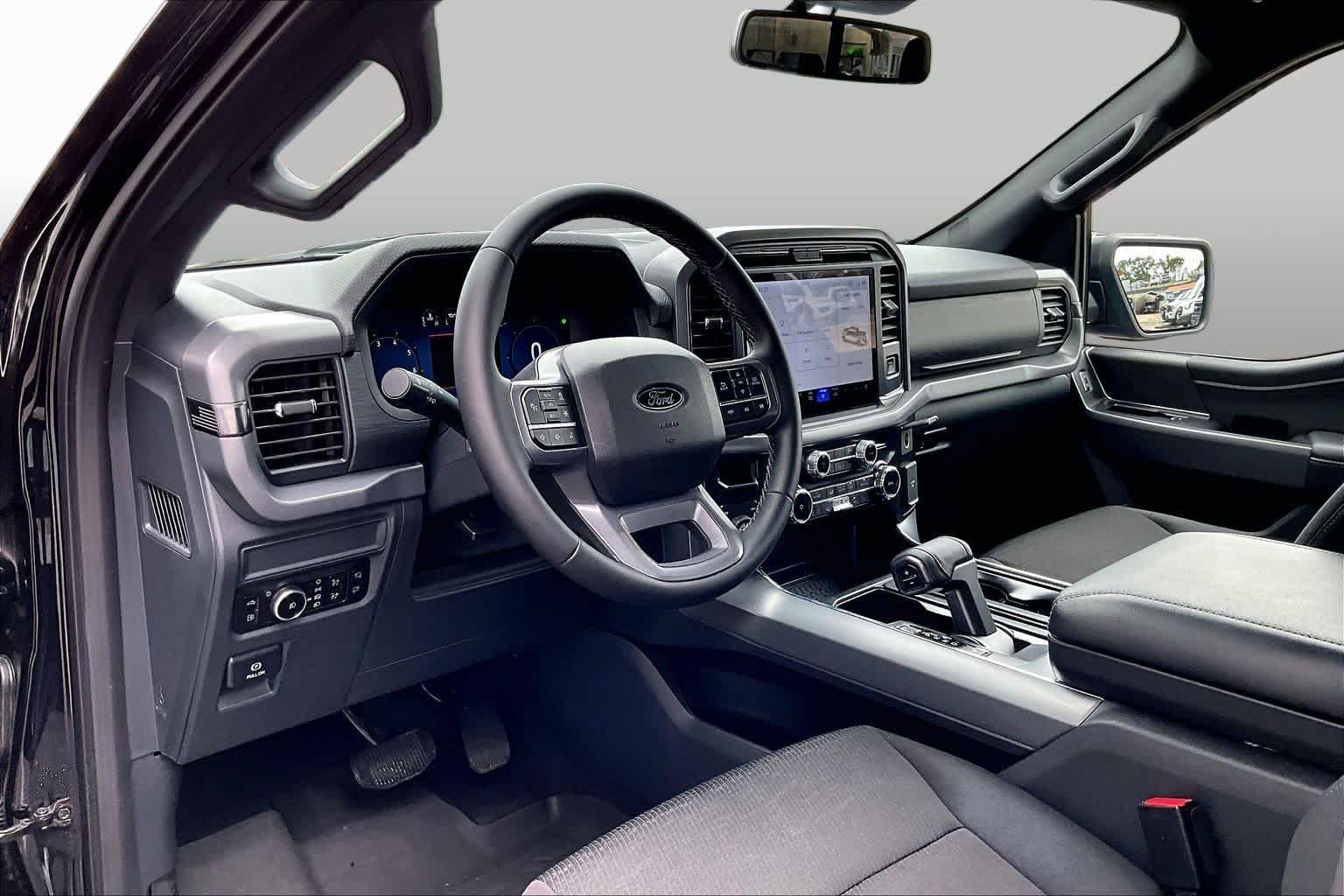 Used 2025 Agate Black Metallic Ford XLT image 18
