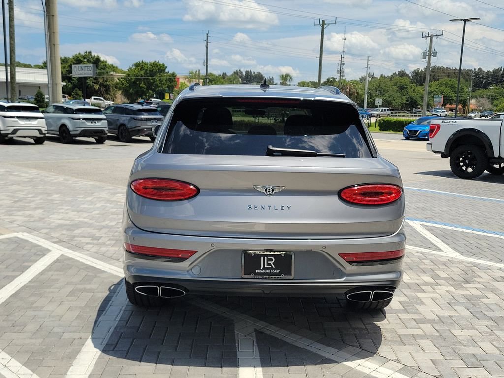 Used 2021  Bentley V8 image 4