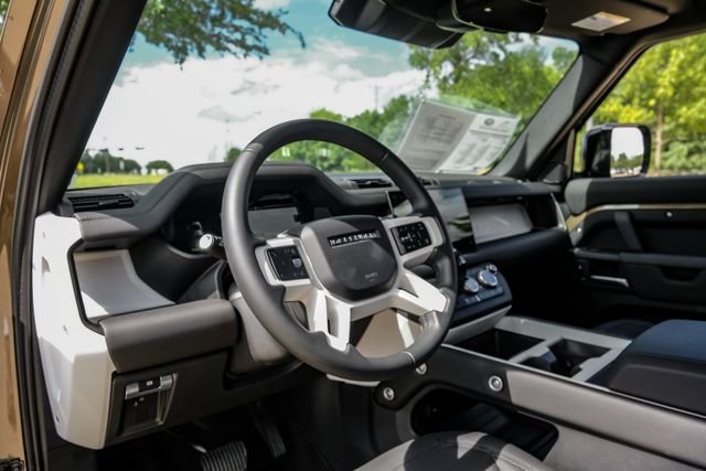 2025 Land Rover Defender 3