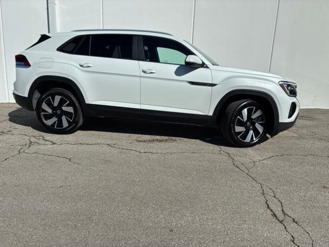 New 2026 Opal White Pearl Volkswagen SE w/Technology image 24