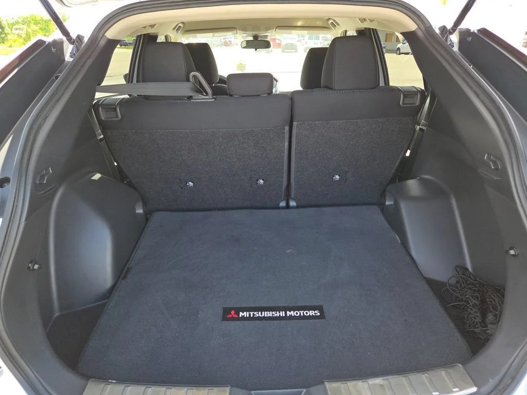 Used 2023 Diamond White Mitsubishi ES image 24