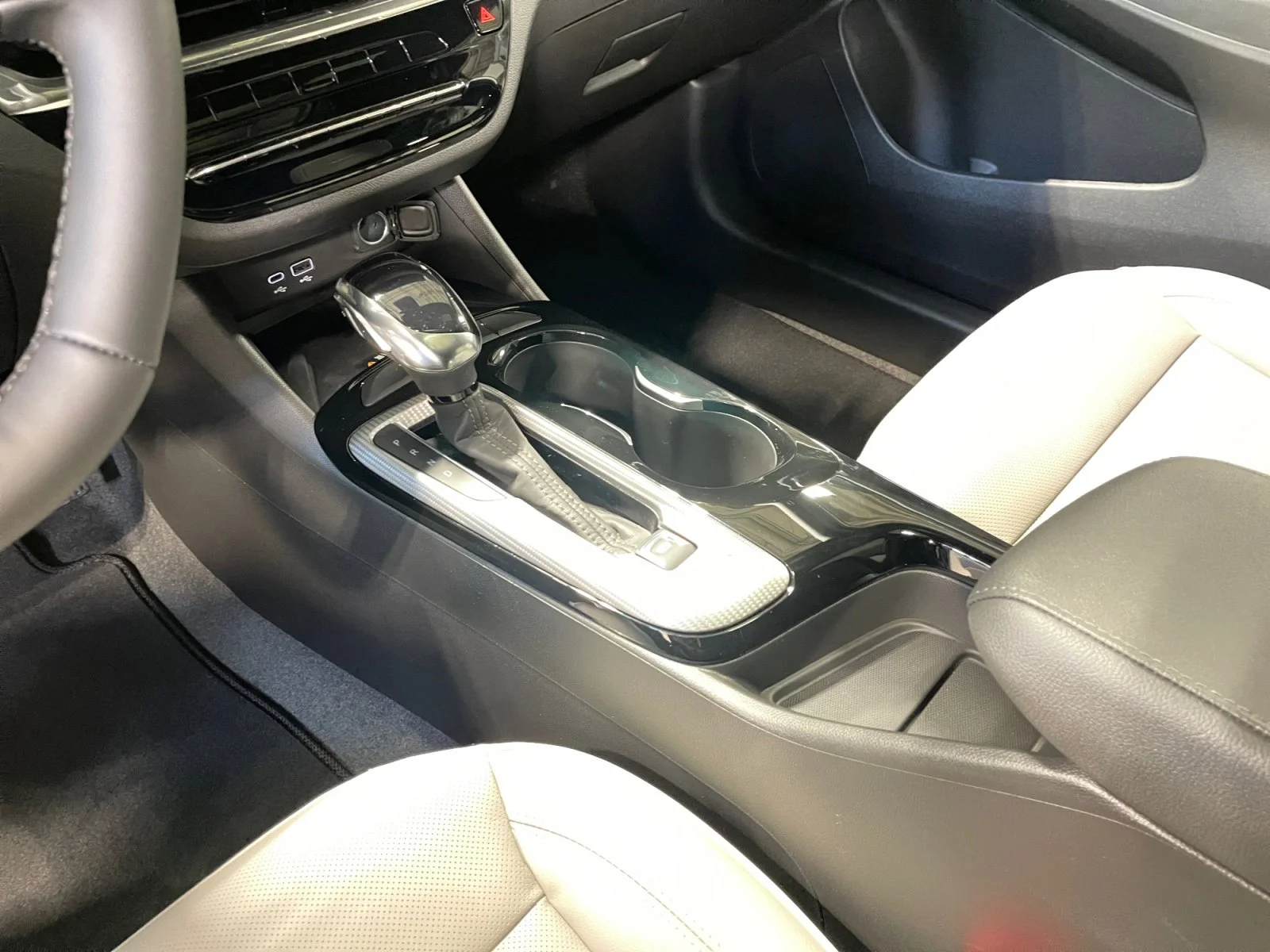 New 2026 White Frost Tricoat Buick Avenir image 16
