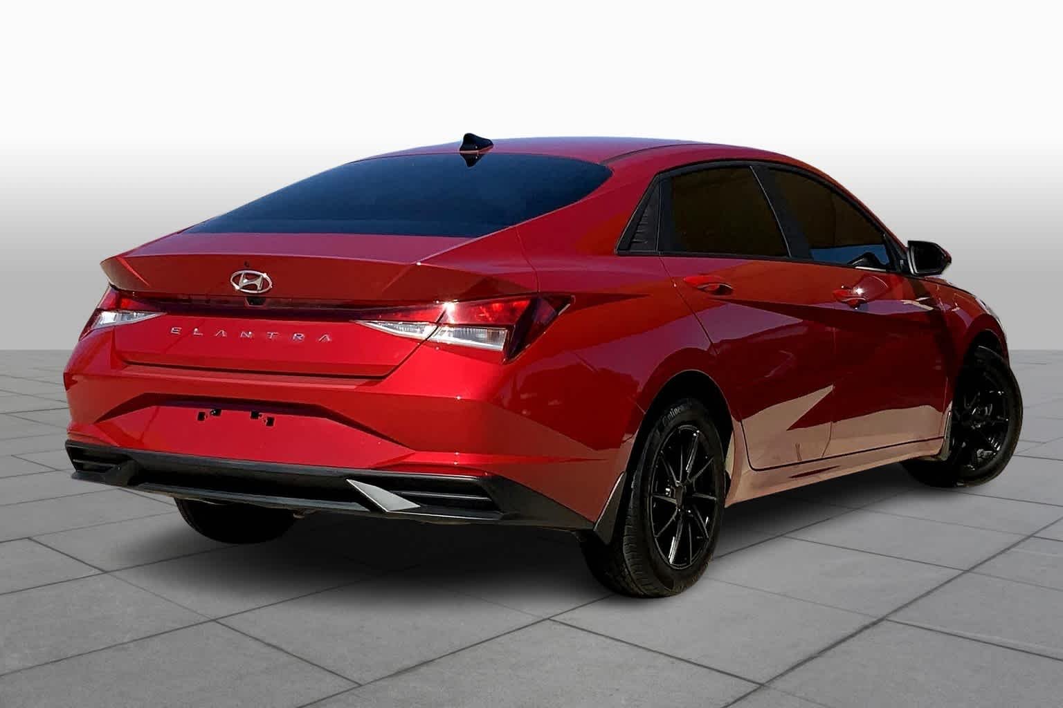 Used 2022 Scarlet Red Pearl Hyundai SEL image 13